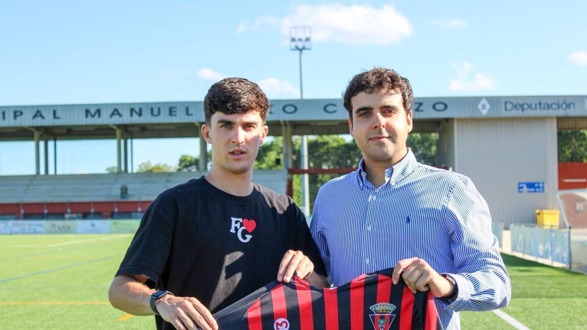 Presentación de Hugo Padín como nuevo jugador del CD Lalín.