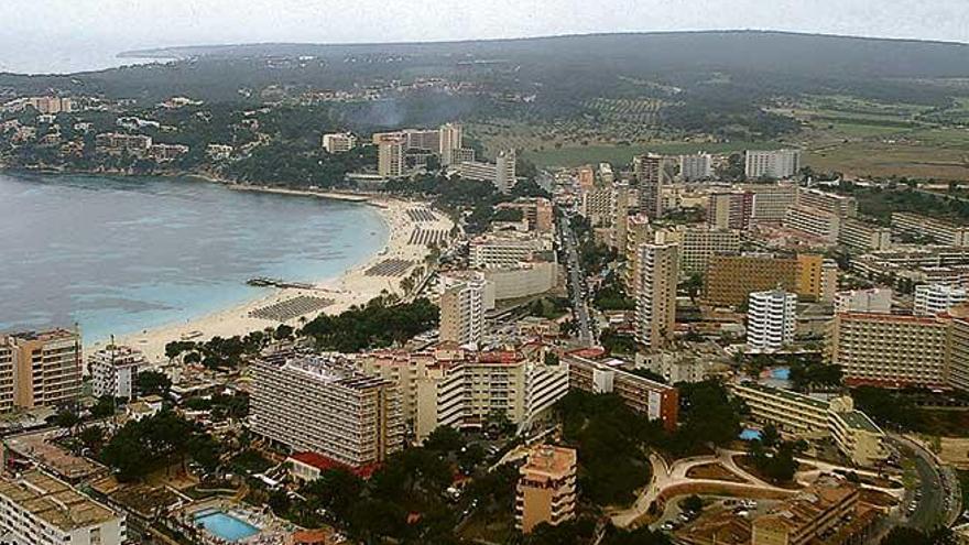 Vista aérea de Magaluf, un &quot;núcleo turístico saturado&quot;, según la zonificación del Consell.