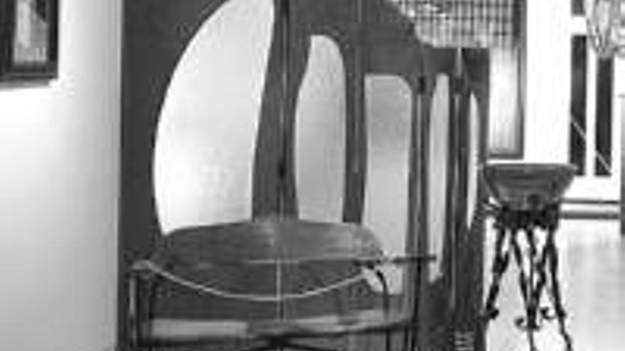 Un biombo de Gaudí y una silla de Pujol baten récords