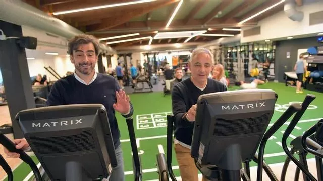 Visita al complejo deportivo de Elviña I tras las obras de remodelación