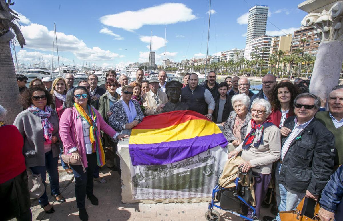Homenaje al capitán del buque Stanbrook que permitió en 1939 salir de Alicante a miles de republicanos