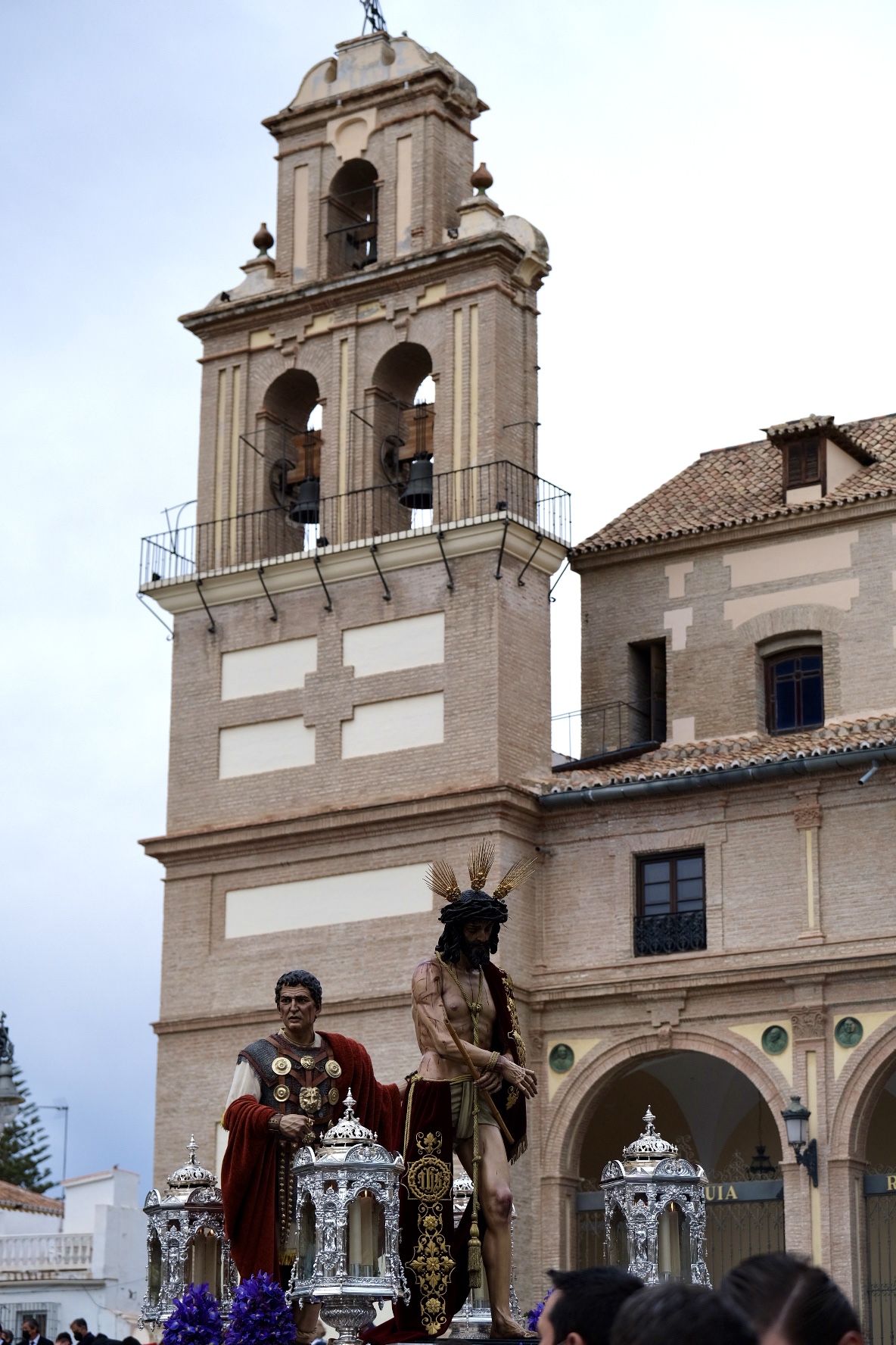 En la Basílica de la Victoria, la quinta estación, el Señor de la Humildad, con la imagen de Jesús condenado a muerte por Pilato