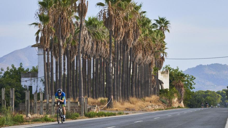 El Mallorca 140.6 Triathlon ha tenido como sede la playa de Muro