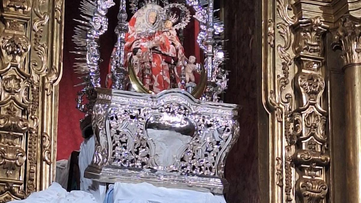Teror despide el Pino con la subida al camarín de la imagen