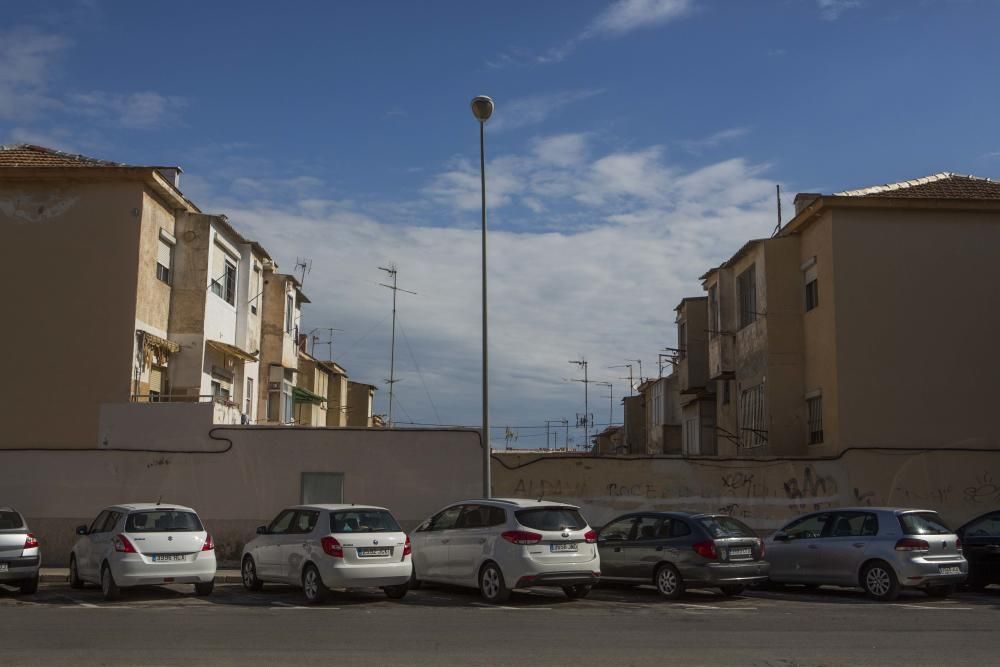 La pobreza llega a la zona de la Plaza de Toros de Alicante