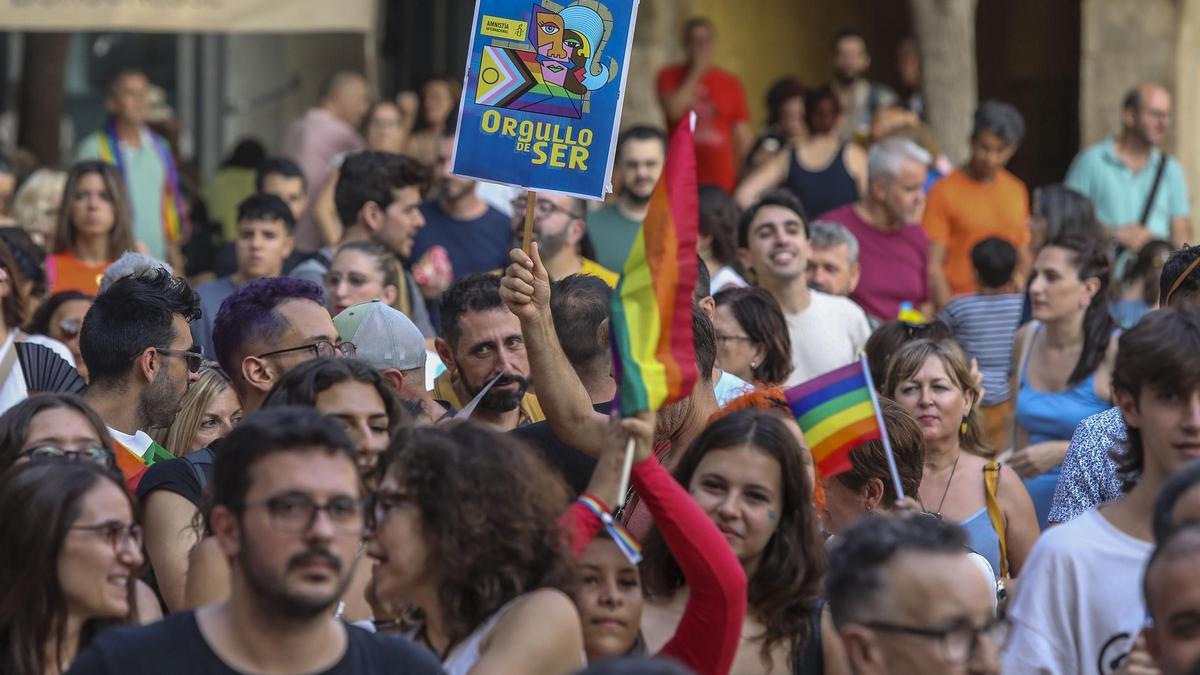 Concentración en Elche el pasado verano por el Día del Orgullo LGTBI