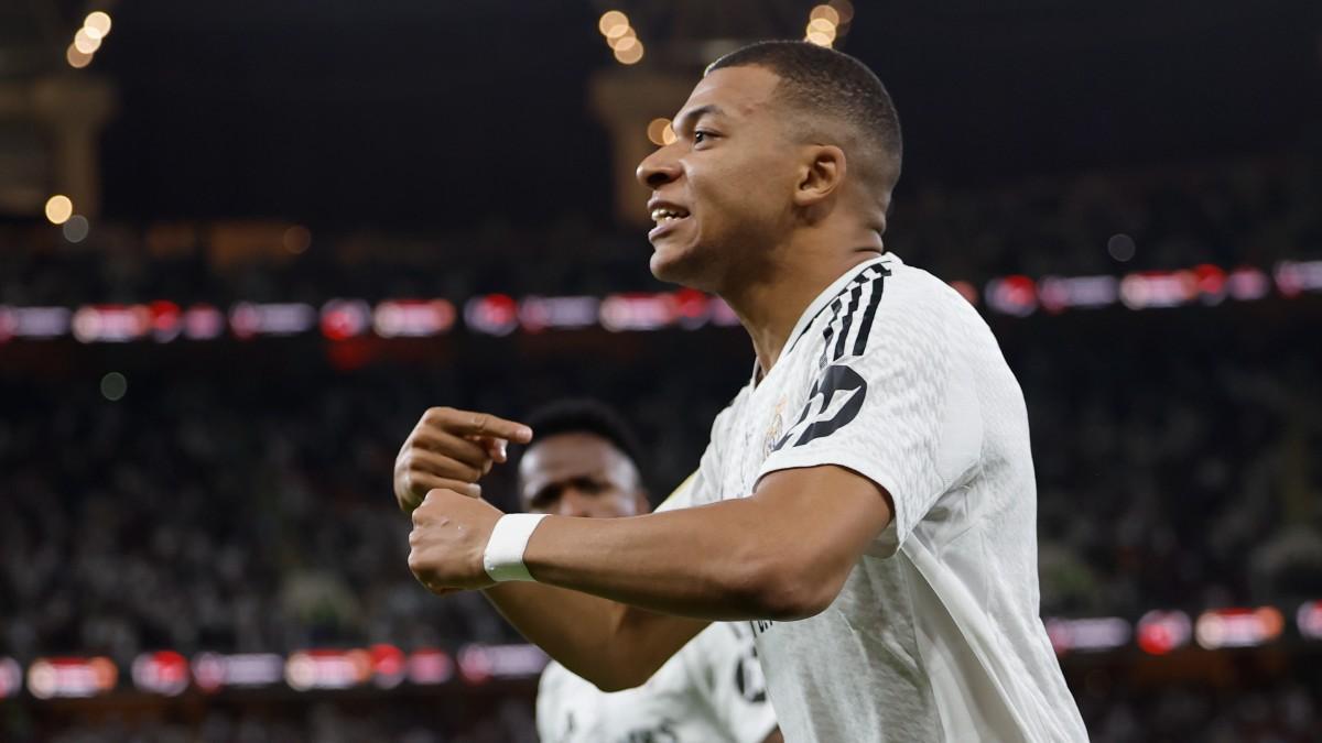 Mbappé celebra el gol del Madrid