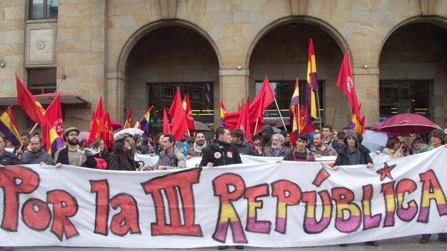 Marcha republicana por el centro de la ciudad