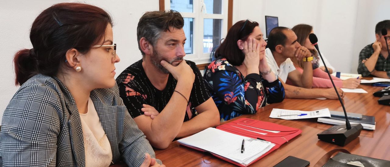 Elisa Dios (izquierda) junto a su compañero de partido, José Manuel Vilas, durante un pleno.