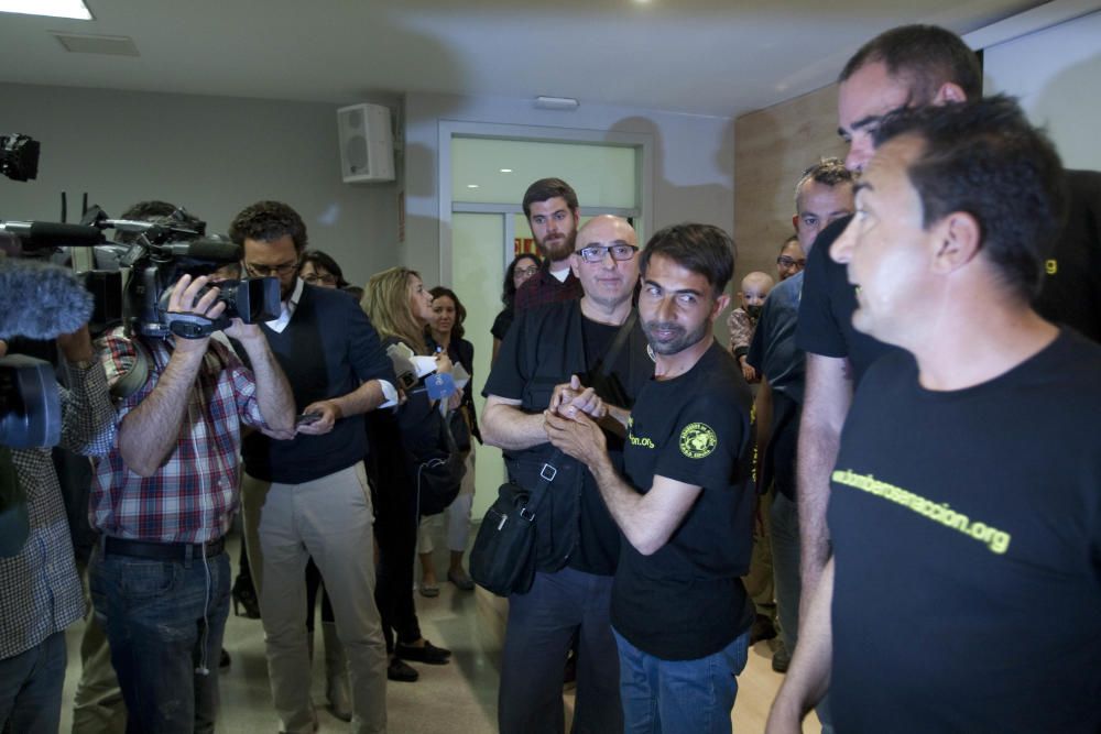 Instante de la rueda de prensa en La Fe para dar a conocer el estado del niño.