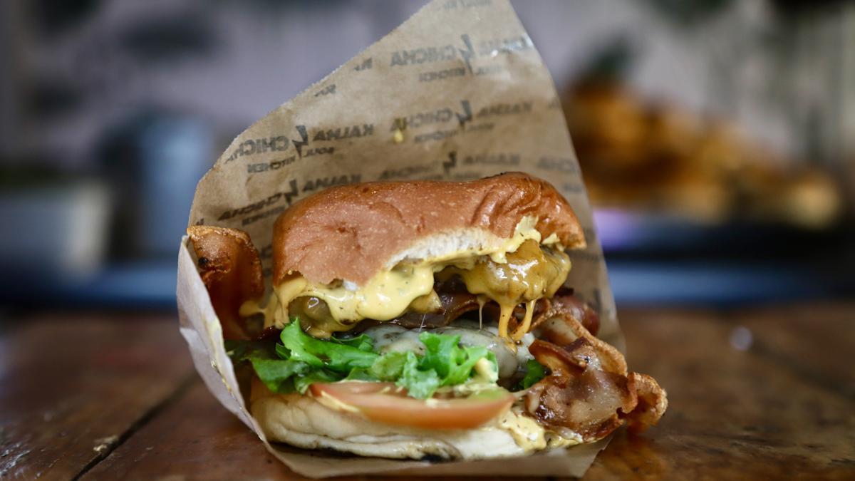 Una hamburguesa en una imagen de archivo.