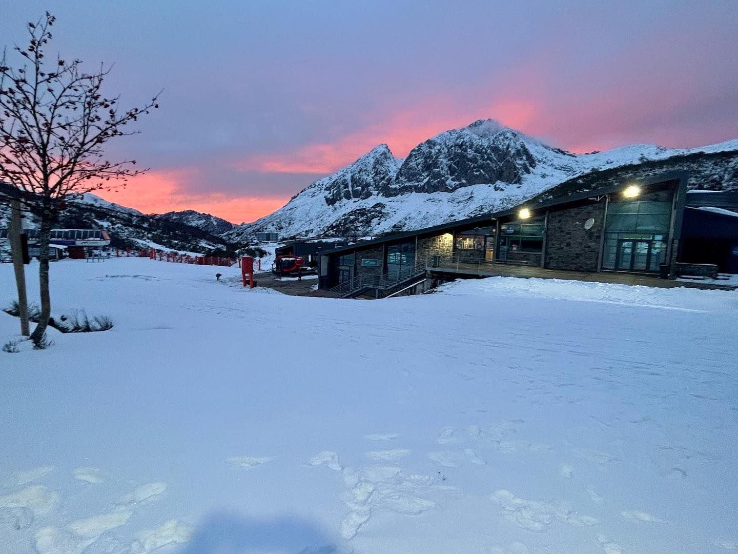 La nieve llega a la estaciones de esquí asturianas