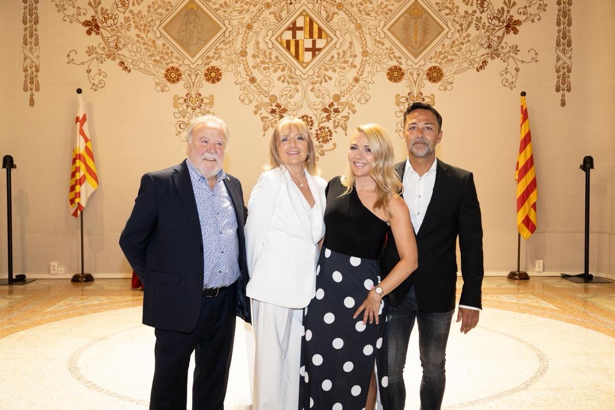 Toni Falgueras, del Celler de Gelida, con su esposa, Maria Febrer, y sus hijos, Ferran y Meritxell.