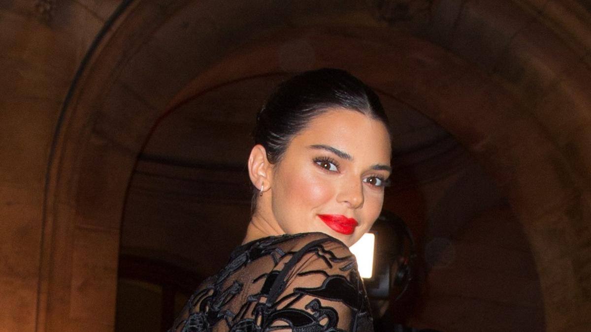 Kendall Jenner llega a la fiesta del 70 aniversario de Longchamp en la Opera Garnier de Paris