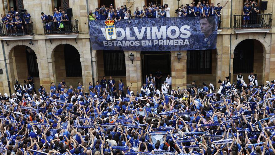 Oviedo se desborda de alegría: así fue la histórica celebración que tiñó de azul la ciudad por el ascenso del equipo a Primera