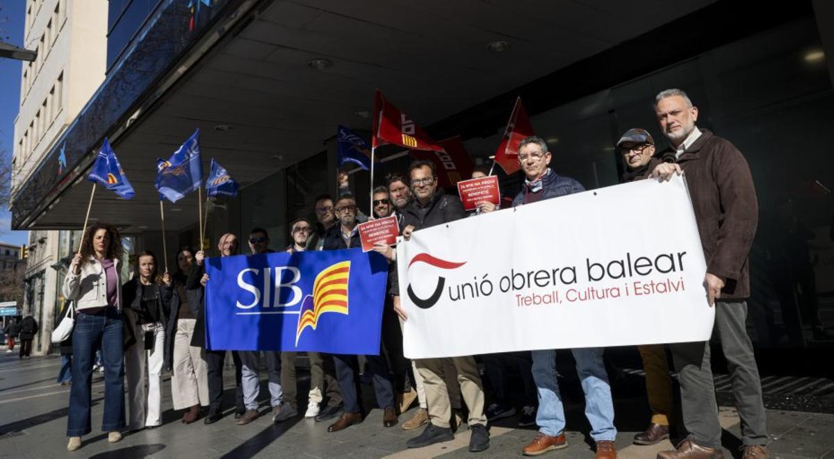 Protesta de trabajadores de Caixabank en Palma.