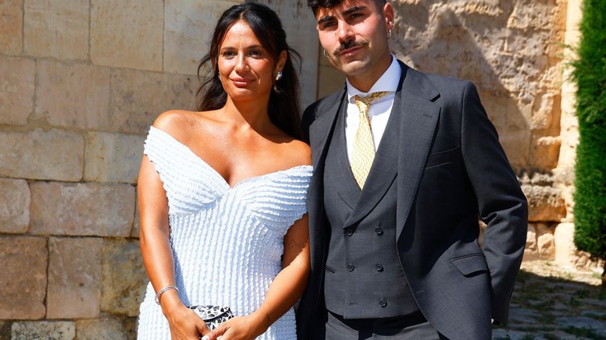 LARA TRONTI Y HUGO PÉREZ EN LA BODA DE ANA DE MIGUEL