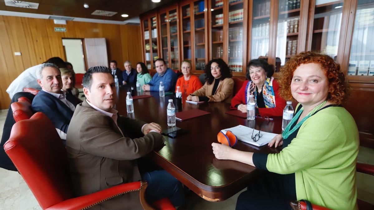 Laura Martín y Rafaela Valenzuela han presidido la reunión con los alcaldes y alcaldesas del Guadiato.