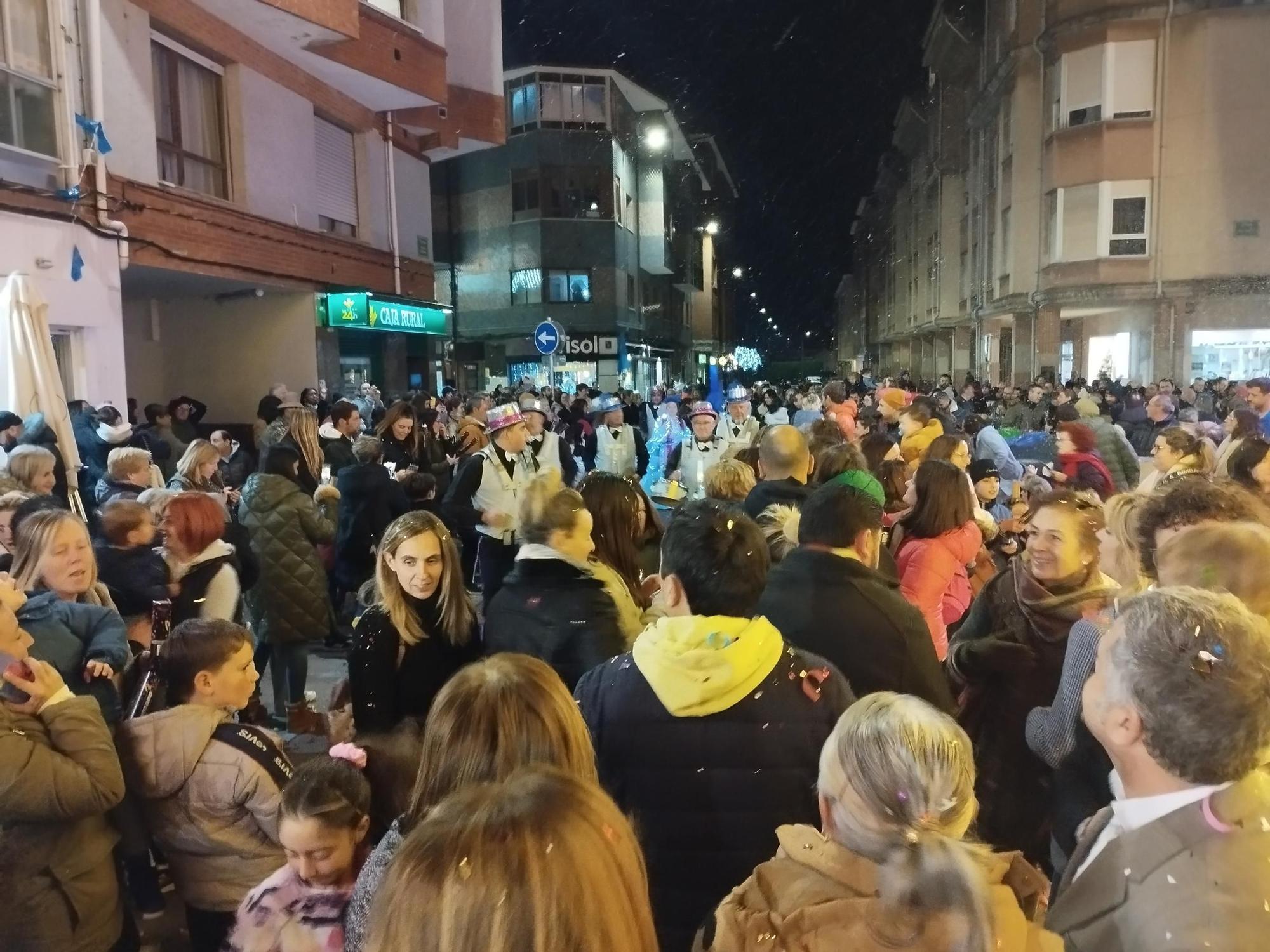 El divertido encendido del alumbrado navideño en Llanera, en imágenes