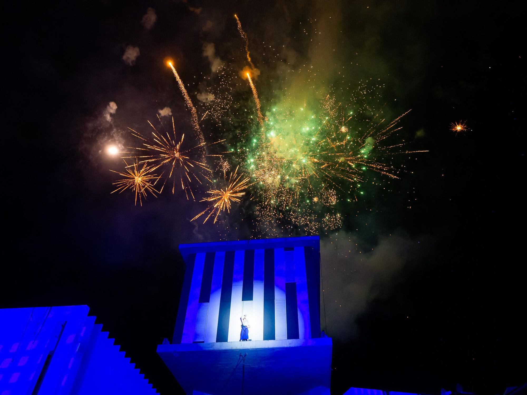 Un espectacle de dansa aèria inaugura la Capital de la Cultura Catalana 2023 a Lloret