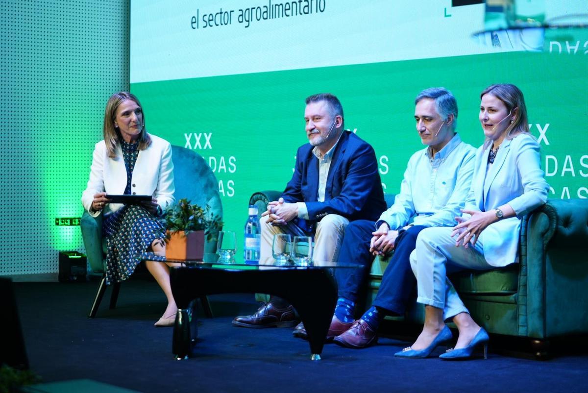 Mesa redonda en torno a la inteligencia arificial.