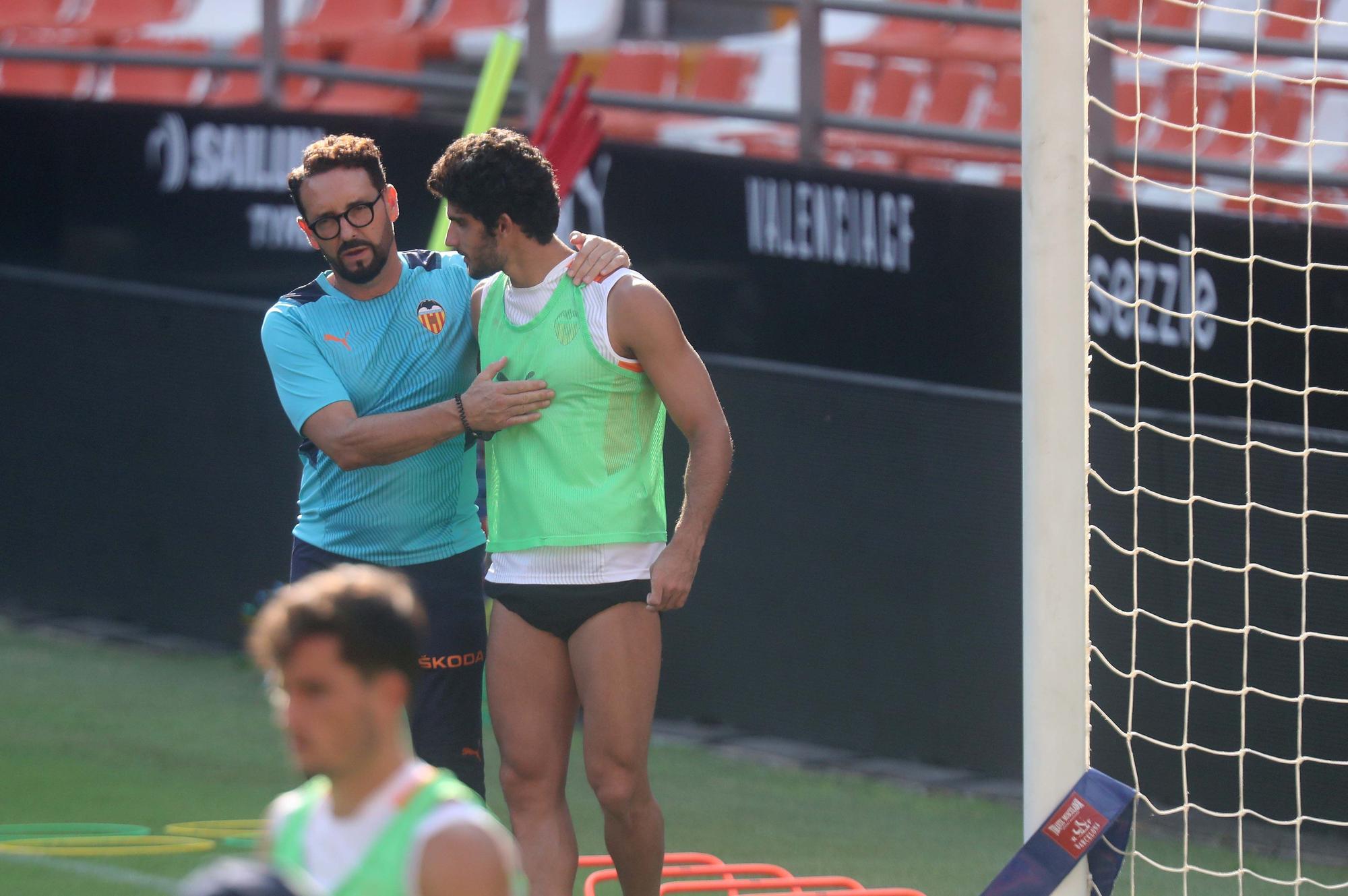 El Valencia CF prepara el partido frente al Real Madrid en Mestalla