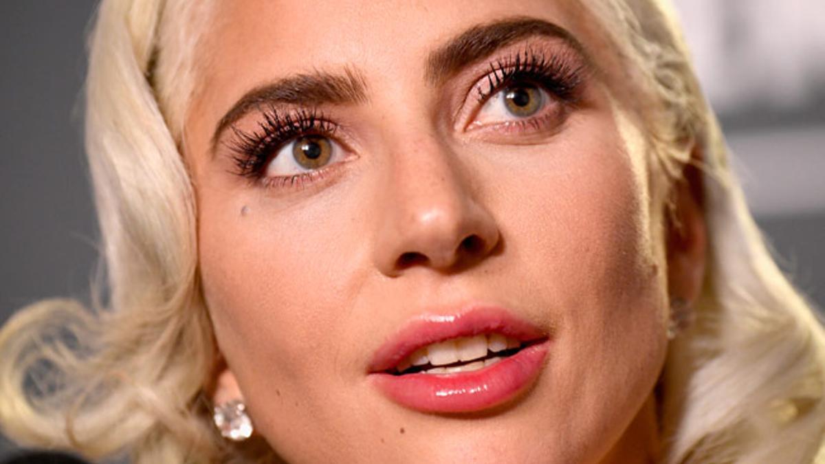 Lady Gaga: bella y lacrimógena en los Critics Choice Awards