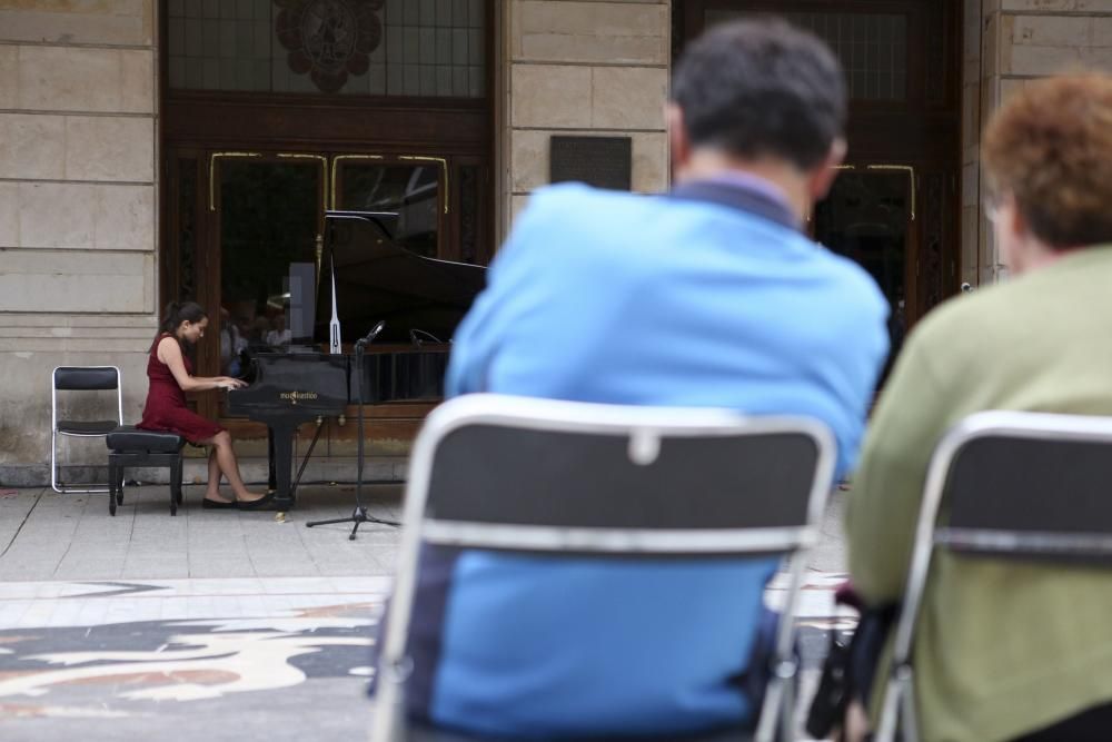 Maratón de piano en el Paseo de Begoña de Gijón