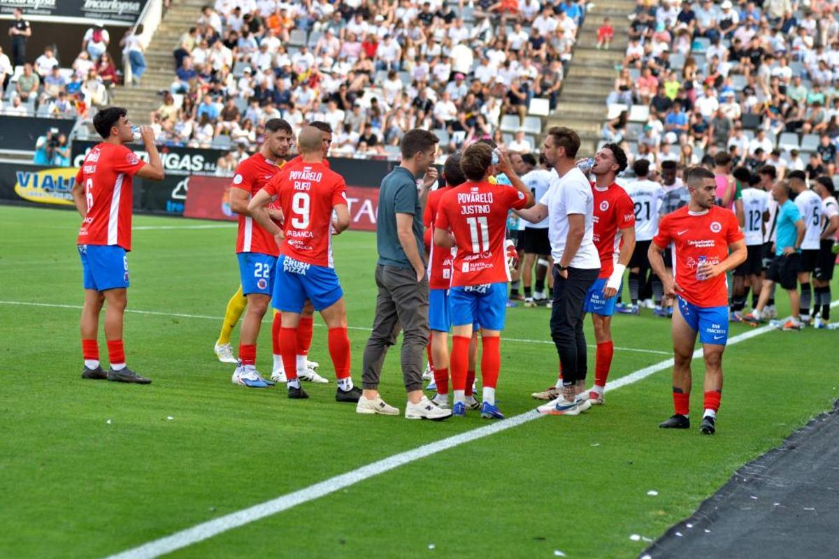 La UD Ourense asciende a Primera Federación: Cuenca y la Praza Maior se tiñen de rojo