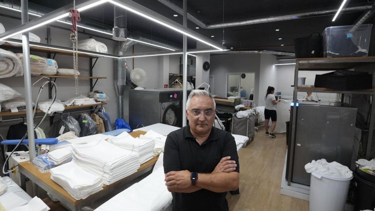 Cristóbal Inarejos, propietario del primer Telelavo de Mallorca