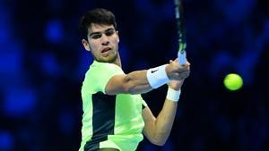 Alcaraz durante el partido ante Djokovic