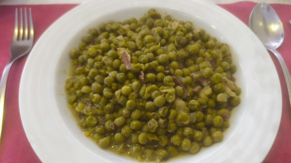Los guisantes con jamón del restaurante Casa Trampa.