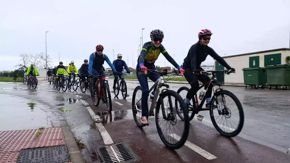 La Escuela de Ciclismo Viella va por su carril: "Queremos que todo el mundo pueda disfrutar de la bicicleta en zonas seguras"
