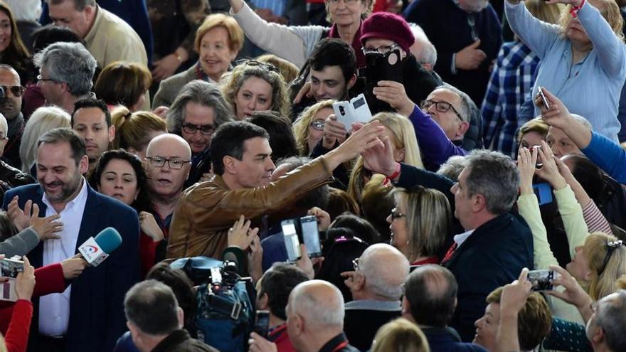 Pedro Sánchez sitúa a Susana Díaz y Patxi López en el PSOE del siglo pasado