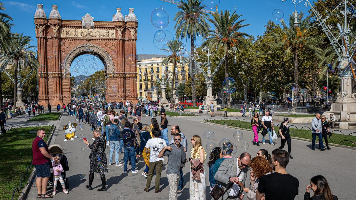 El interior del Arc de Triomf de Barcelona genera largas colas cada edición del Open House Barcelona