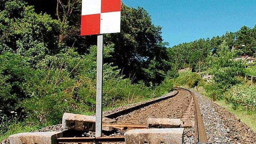 Un tramo de las vías próximo a la estación fue levantado antes de que los vecinos lo evitaran.