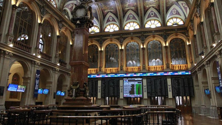 El Ibex 35 cae un 3,8% y la prima de riesgo repunta