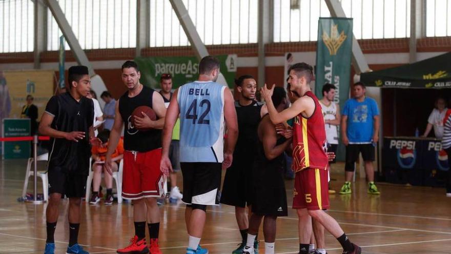 Algunos de los participantes en el 3x3 de Piedras Blancas, disputado el pasado junio.