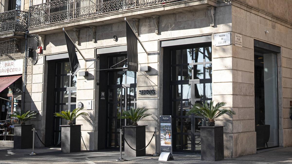 La entrada del Hotel Serras, en Barcelona, donde está el restaurante Agreste Mar.