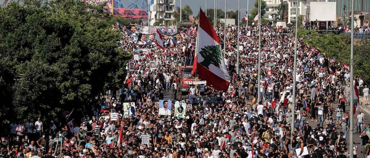 Manifestación en conmemoración del primer aniversario de la explosión en el puerto de Beirut.