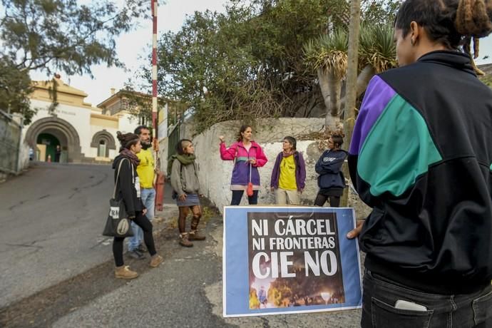 15-11-19 LAS PALMAS DE GRAN CANARIA.PLAZA DE SANTA ANA-PRISION DE SAN JUAN. LAS PALMAS DE GRAN CANARIA. Marecha contra los CIES. Fotos: Juan Castro.  | 15/11/2019 | Fotógrafo: Juan Carlos Castro