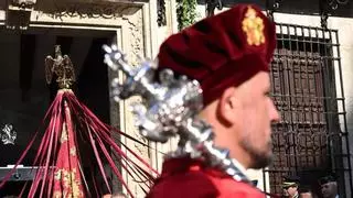Los pétalos de rosa eran de papel: Orihuela sanciona a la adjudicataria del acto del Día del Pájaro de 2025 por dar "gato por liebre"