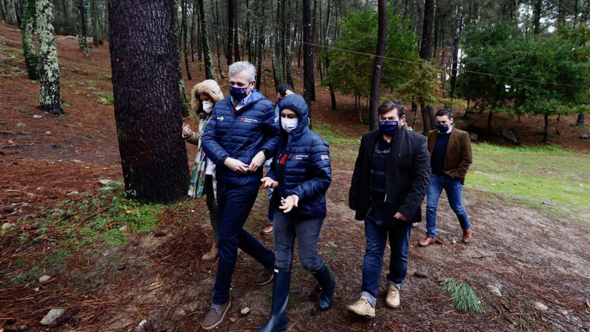 Rueda acudió ayer al ecoparque multiaventura de Marín. |   // FDV