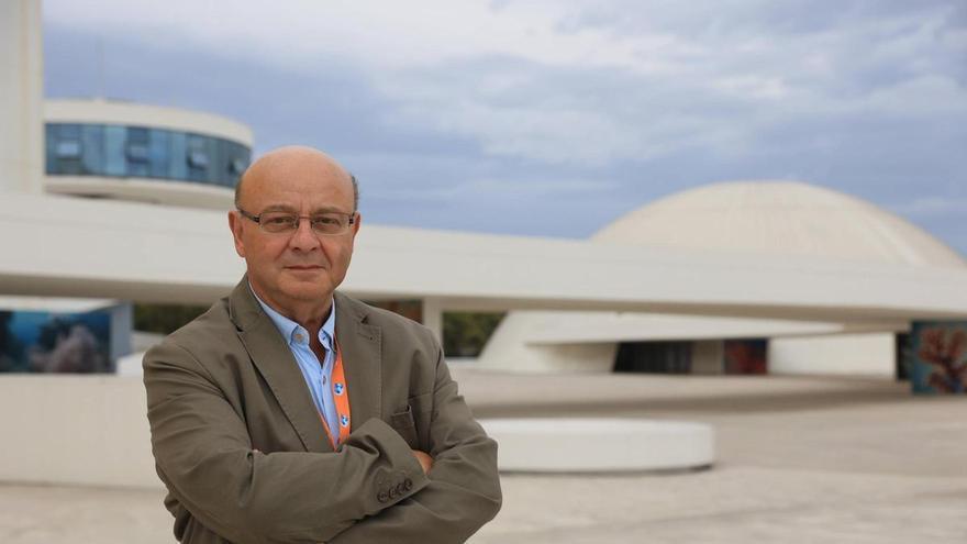 Carreira, médico y experto en tecnología del Sespa: «La IA nos va a dar tiempo para sentarnos con el paciente, entenderlo y hablar, no cinco minutos, sino lo que sea necesario"