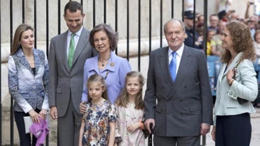 Los Reyes acuden a la misa de Pascua en la catedral de Palma