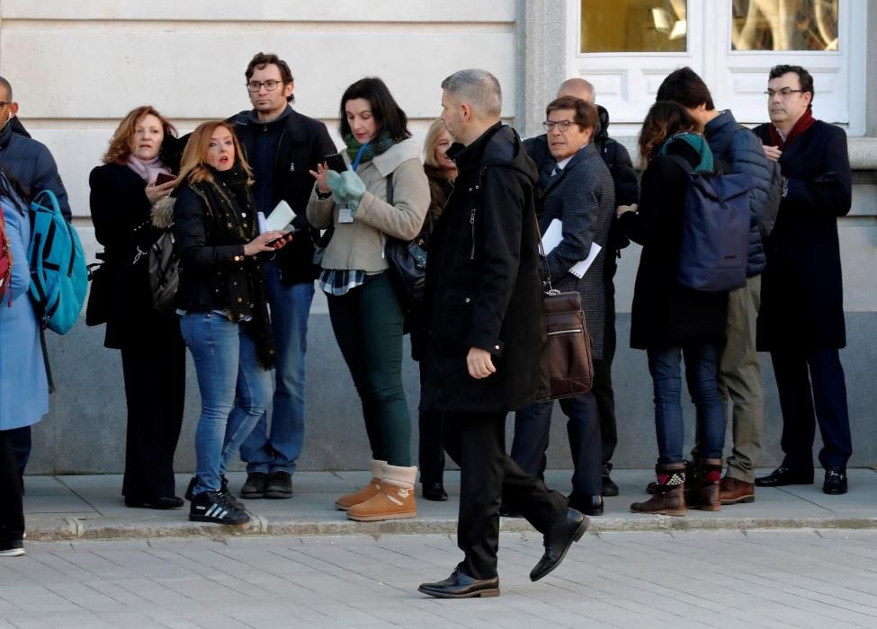 Entrada de l'advocat d'Oriol Junqueras i Raül Romeva, Andreu Van den Eynde