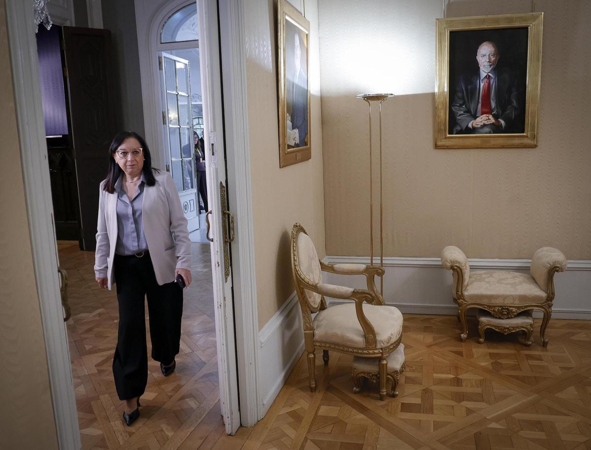 La presidenta de las Corts, Llanos Massó, acude a la junta de síndics de este martes.