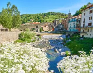 La "pequeña Suiza catalana” del Pirineo tiene un monasterio del siglo X y las galletas más antiguas de España