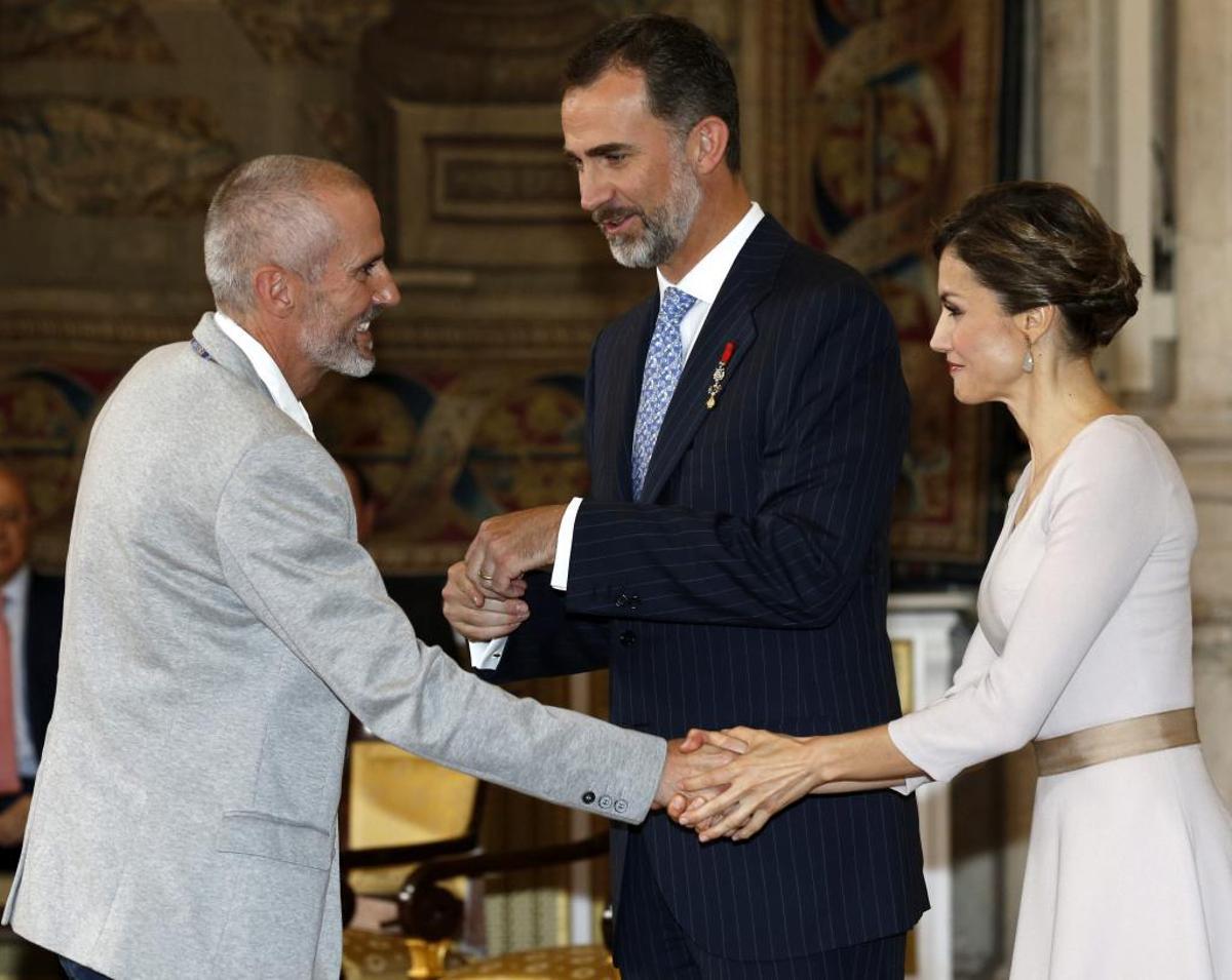 Los Reyes entregan a Javier Pitillas la Orden del Mérito Civil