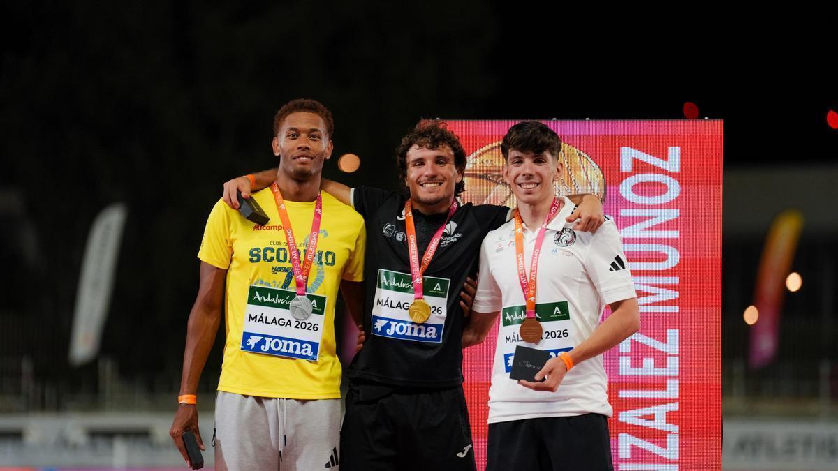 David Garía Zurita, a la derecha, con la medalla de bronce.